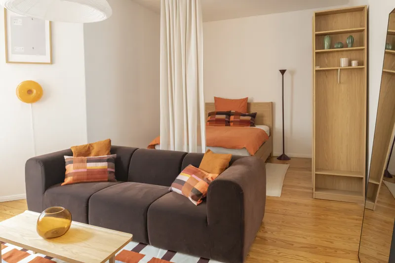 Stilvoll eingerichtete Altbauwohnung im Herzen von Friedrichshain – Voll möbliert — photo 1